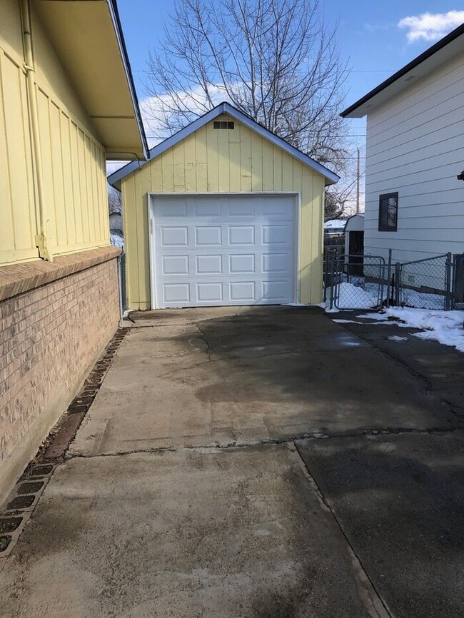 Photo - Large 3 Bedroom, 1 Bath Ranch Style Home in South Loveland, CO