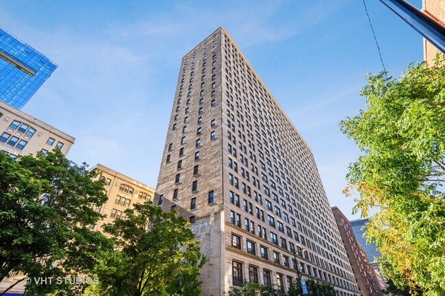Building Photo - 600 S Dearborn St Unit 902
