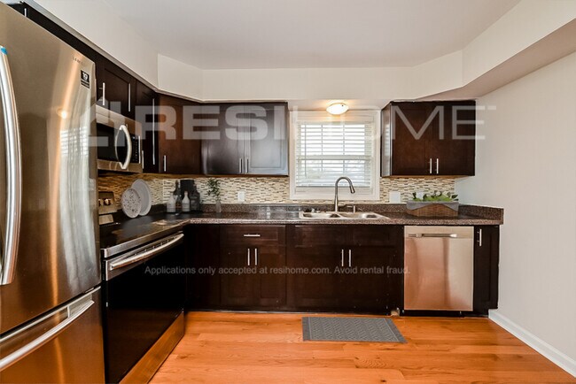 Photo - 1579 Wren Rd
