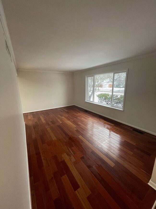 Photo - Beautiful home in Lathrup Village--3br/2.5ba/Basement/Attached Garage