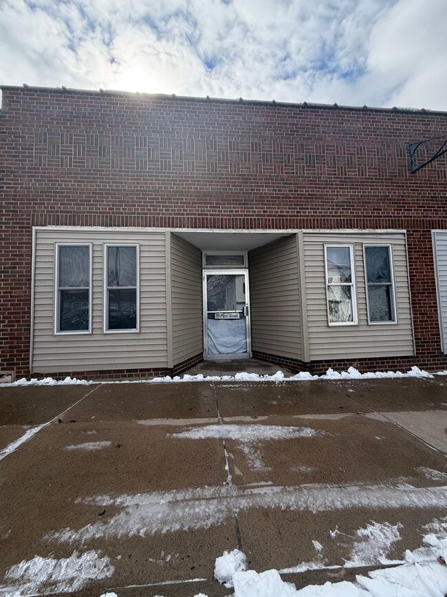 Building Photo - 311 Main St Unit 2