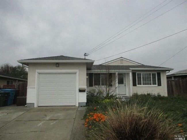 Building Photo - Coming Soon! Single family home located in...