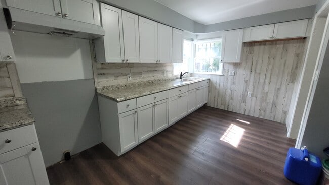 Photo - 1105 Waldman Ave