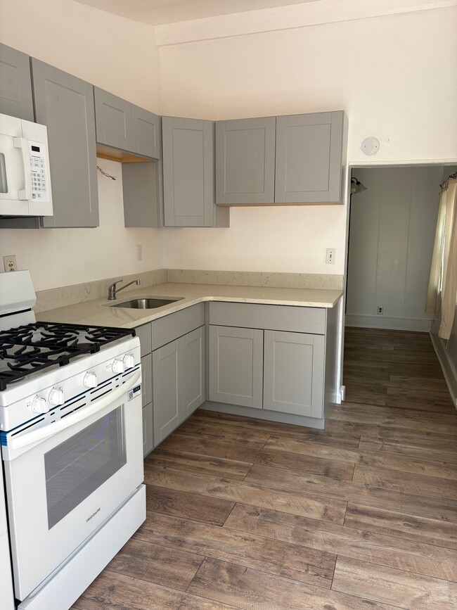 Photo - 120 W Chestnut St