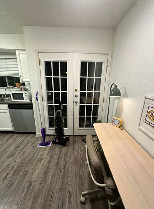 Photo - 2bd/1ba Townhome - South Lamar - Close to Downtown - Fenced Patio - $1450