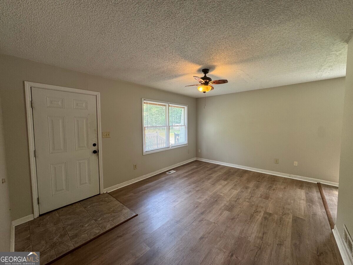 Photo - 650 Morton Rd