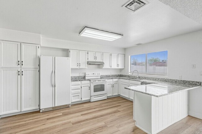 Photo - Wonderful East Valley Home! 4bedroom 2 Bat...