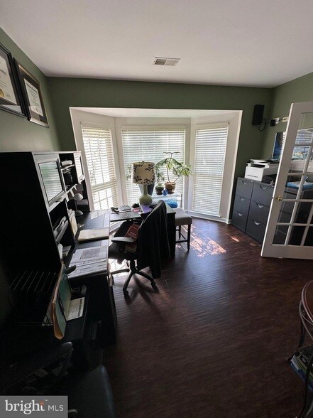 Photo - 5034 Strawbridge Terrace