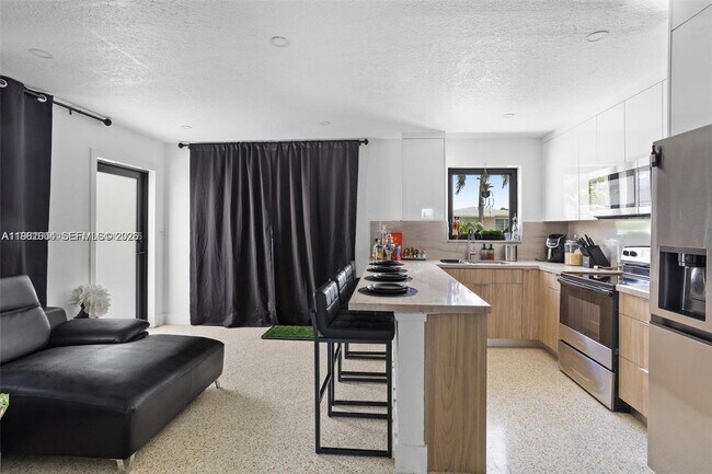 Photo - 70 NE 186th Terrace Unidad 70