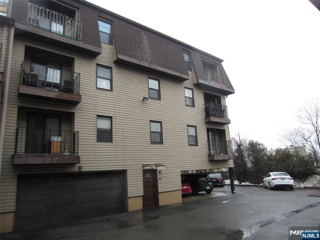 Photo - 233 Midland Ave Unit 113