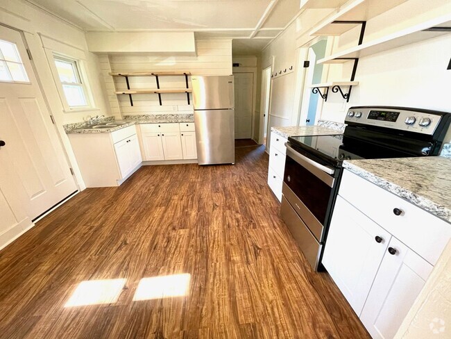 Building Photo - 47 Summer St Unit 2 Rental