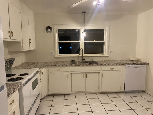 Photo - 1710 Alexander Cir