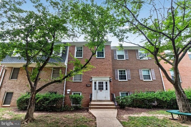 Building Photo - 788 Quince Orchard Blvd Unit 201
