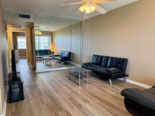 Photo - 4019 Lincoln A