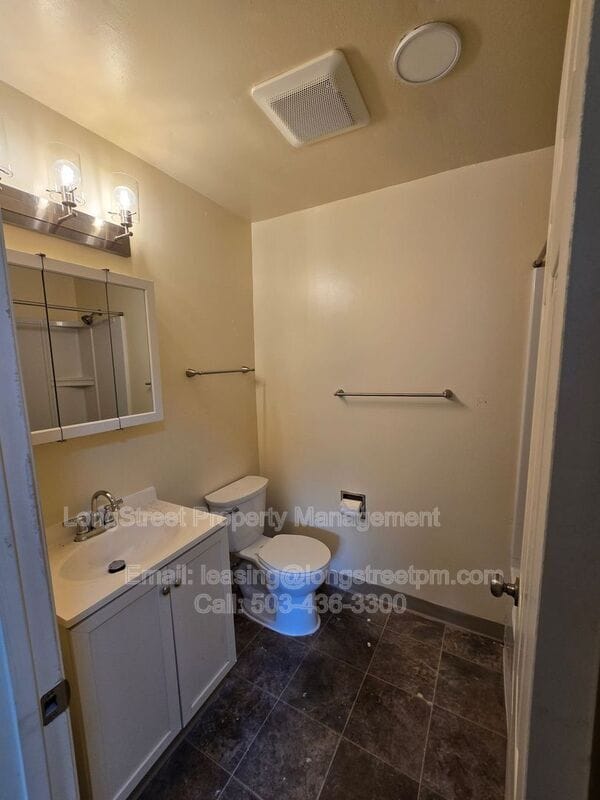 Photo - 915 SW Adams Ave