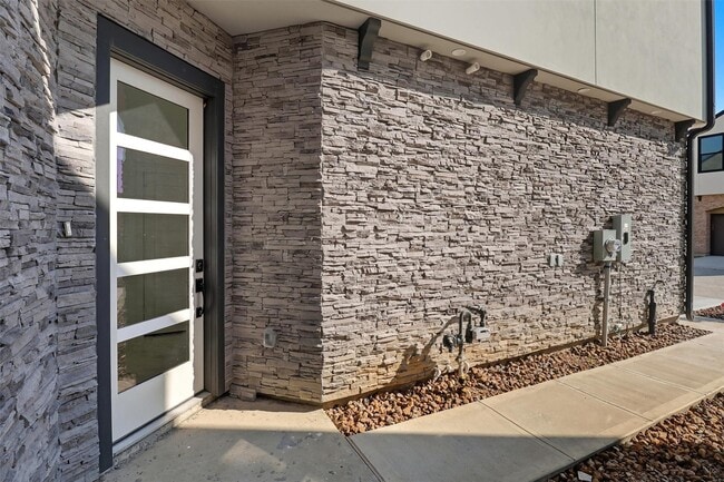 Photo - 2929 El Fenice Ln