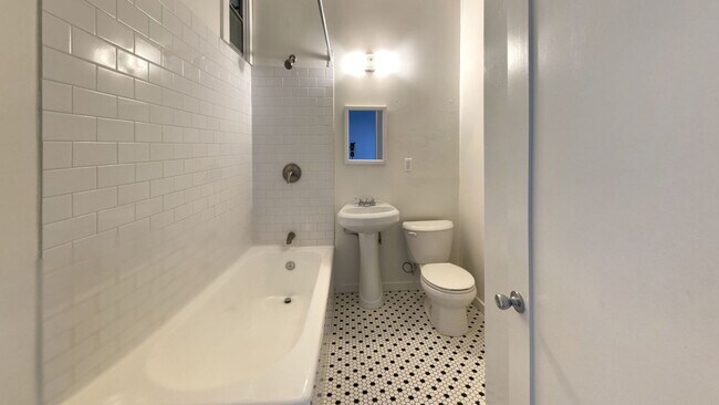 1461 W Sunset Blvd