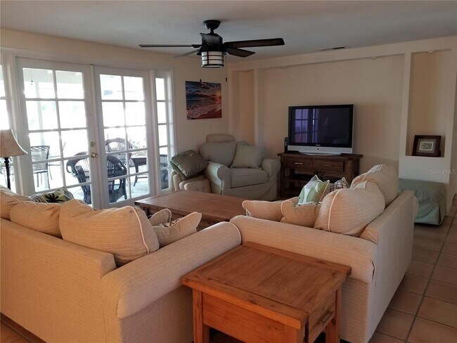 Photo - 2745 Cardwell Way
