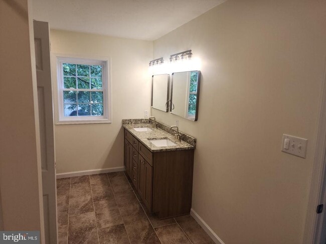 Photo - 235 Hickory Ln