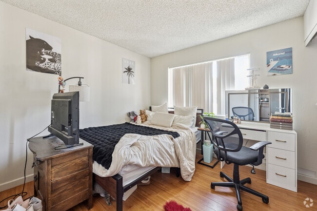 3BR, 1BA - 1000SF - Second Bedroom