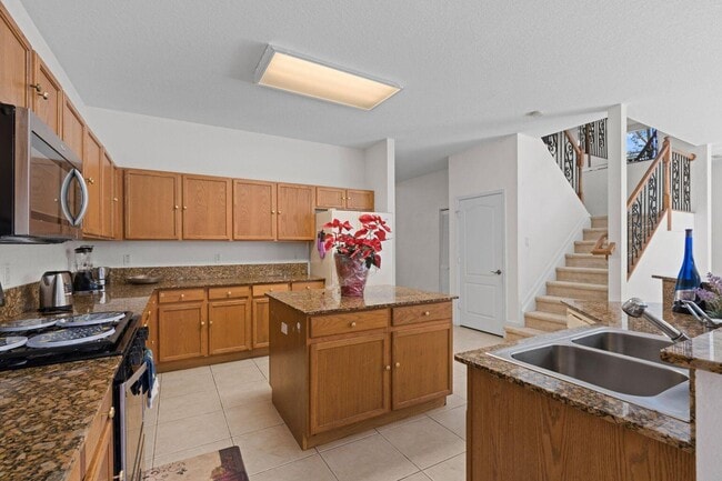 Photo - 315 Berenger Walk