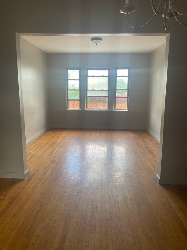Building Photo - 5219 W Madison St Rental