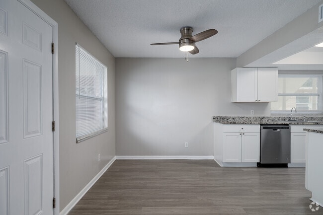 2BR, 1BA - 934SF - Dining Room