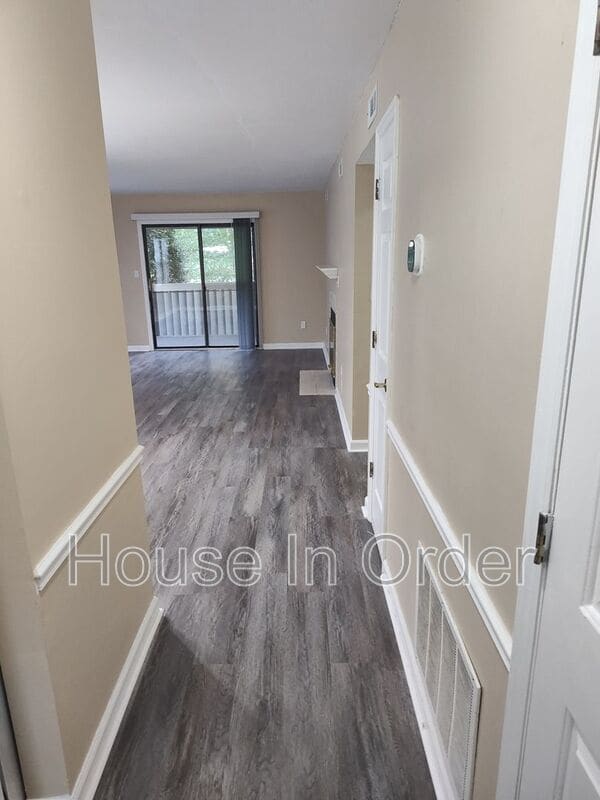 Photo - 301 Abbey Cir