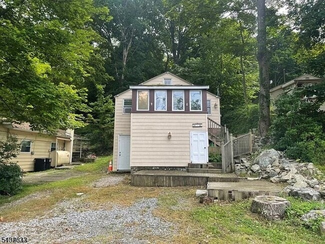 Building Photo - 356 Maxim Dr