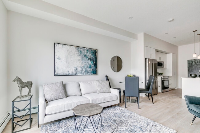 Photo - 4850 50 Av SW