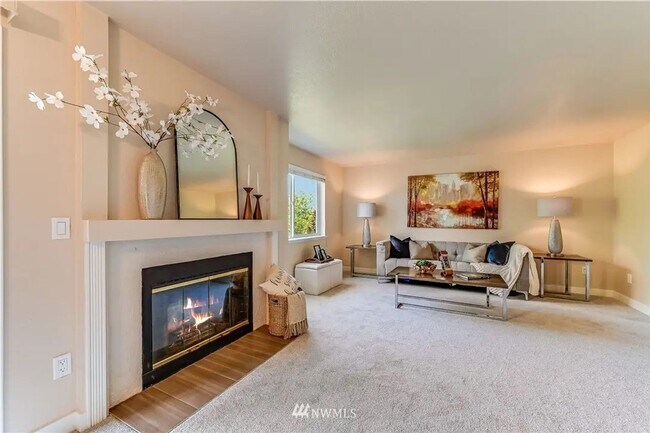 Photo - Bellevue - Spacious 2 Bedroom / 2 Bath Corner Condo Unit C1 **Pool and Gym!**