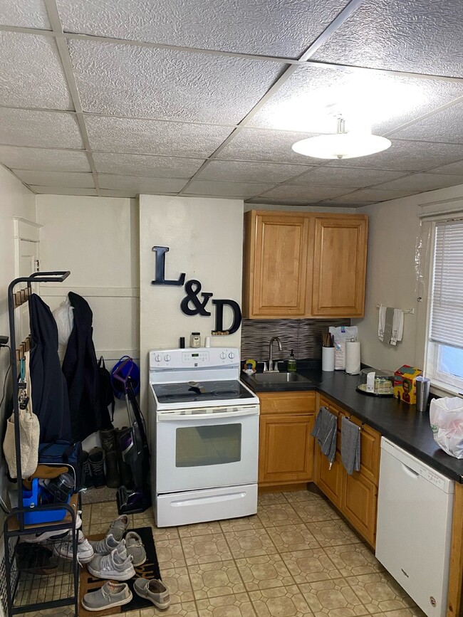 Photo - 3 bed 1 bath close to UWEC available June ... Apartment