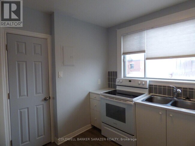 Photo - 683 Irene Crescent