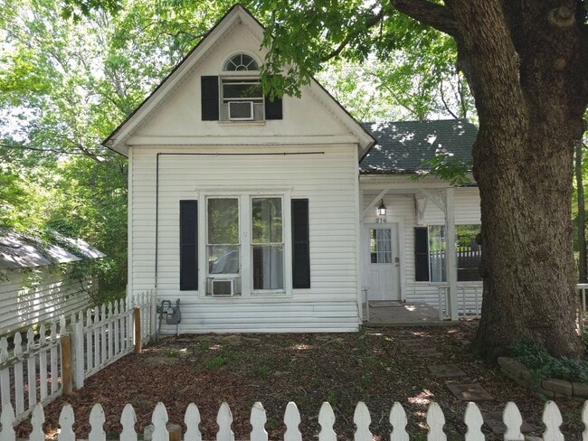 Building Photo - 216 Elizabeth Terrace