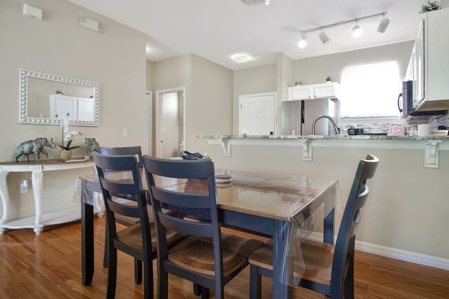 Photo - Modern 3-Bedroom, 2-Bath Townhouse near Ch...