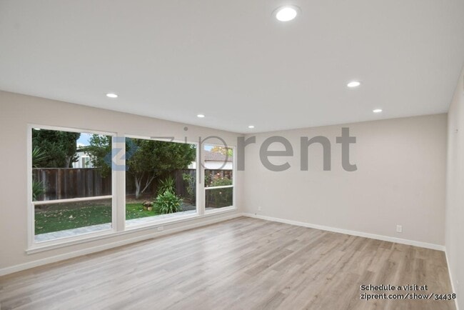 Photo - 692 Pomeroy Ave