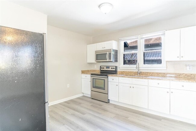 Photo - 106 Ave D SW