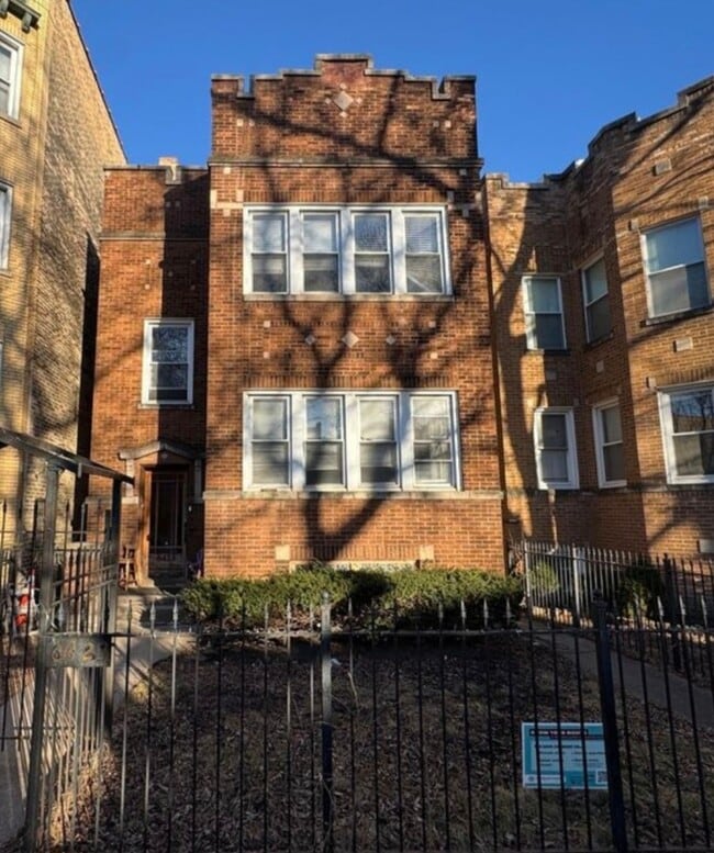 Photo - 6423 N Leavitt St Unit 2s