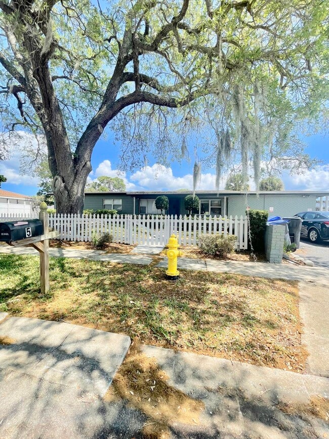 5 N Deleon Ave
