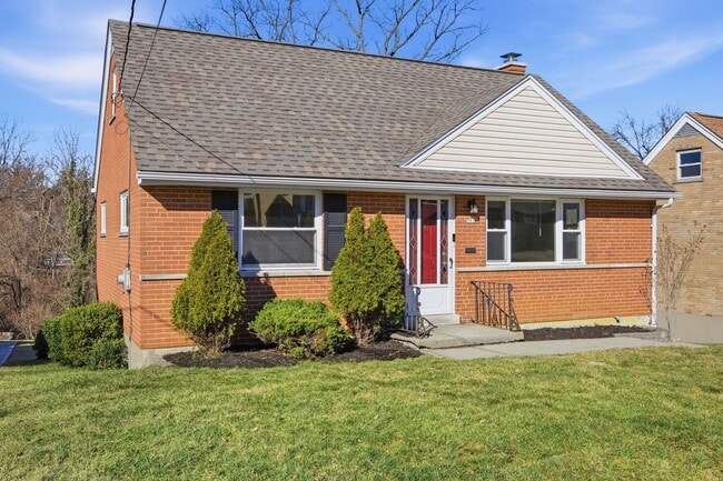 Photo - DELHI - Charming Brick Cape Cod 3-4 bed 1.5 bath.