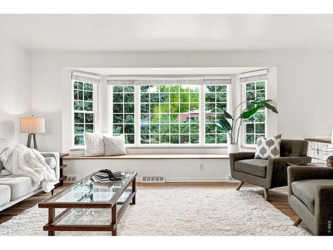 2295 Hillsdale Cir