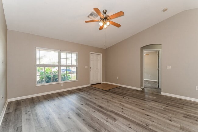 Photo - 917 Hillcrest Ave