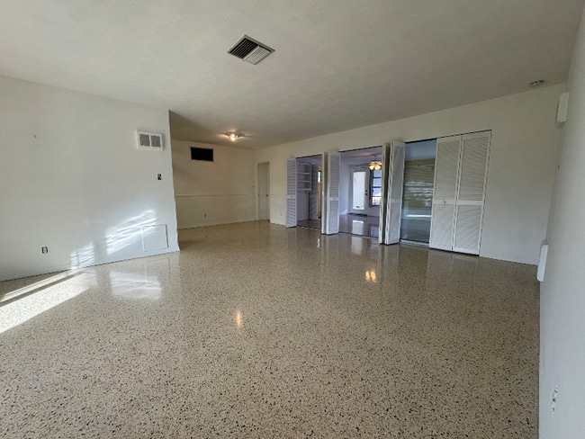 Photo - 5290 38th Way S