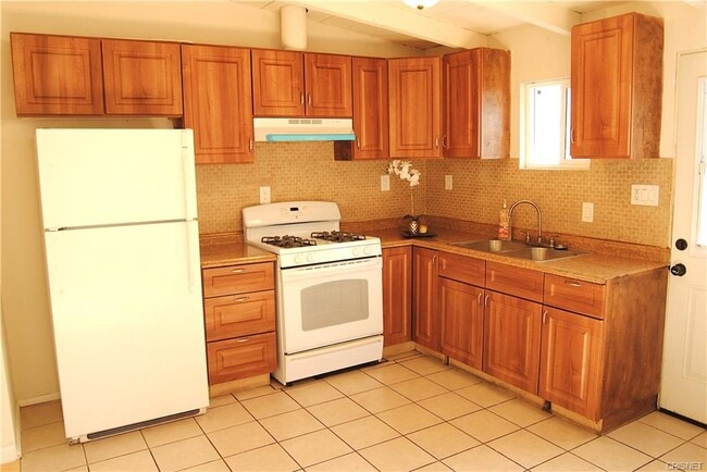 Cocina - 6818 Rhea Ave