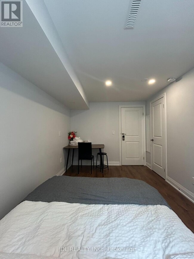 Photo - 973 Willowdale Ave
