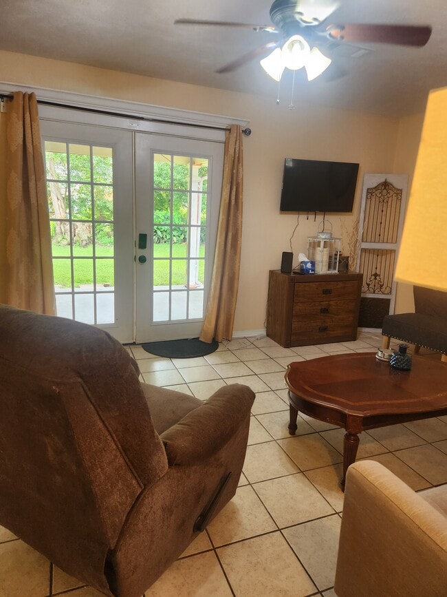402 Ulman Ave Unit 402B