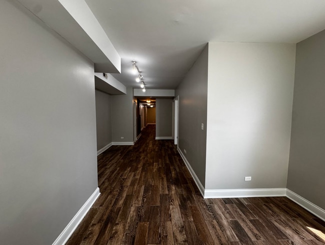 Vista de la sala de estar desde el solárium - 5003 N Sawyer Ave Unidad GDN