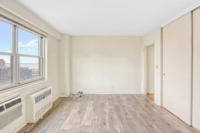 Photo - 2915 W 5th St