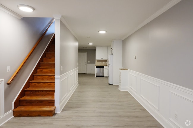 Building Photo - 102 S Carrollton Ave Rental