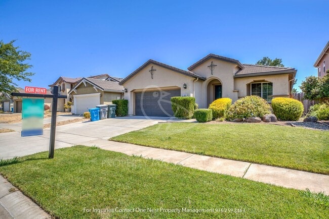 Photo - Plumas Lake Rental, Huge Living Room